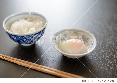 朝食で食べた温泉卵と白米 朝食で食べた温泉卵と白米 67803470