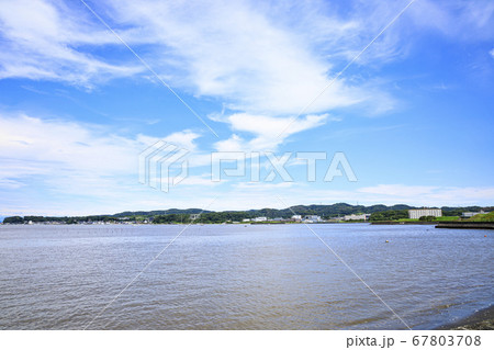 湘南の三浦半島の入江小和田湾の夏（横須賀市長井） 67803708