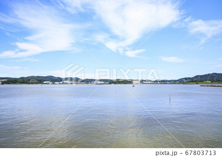 湘南の三浦半島の入江小和田湾の夏（横須賀市長井） 67803713