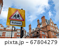 ロンドンの通学路 67804279