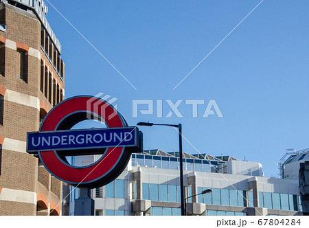 ロンドンの地下鉄 67804284