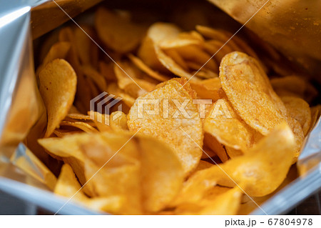 ポテトチップス 67804978