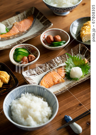日本の朝の食卓 日本の朝の食卓 67808305
