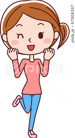 女性ガッツポーズウインク 67808397