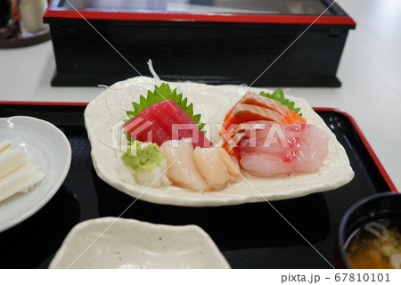 宮古の市場で食べた刺身定食 67810101