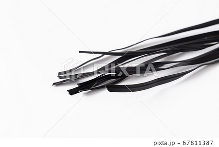 ワイヤー入りのヒモ 黒色のビニタイ 結束材 仮止め ワイヤー入りのヒモ 黒色のビニタイ 結束材 仮止め 67811387