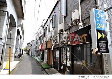 シネマのような街並み　横浜 黄金町 67828102
