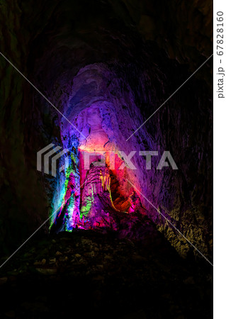 Stunning Huanglong Yellow Dragon Cave Stunning Huanglong Yellow Dragon Cave 67828160