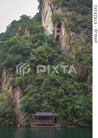 Floating house of Baofeng Lake Floating house of Baofeng Lake 67828162