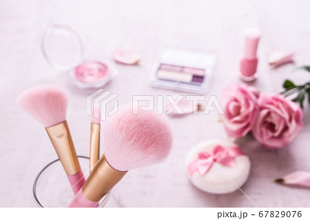 コスメ ピンクの化粧品イメージ素材の写真素材
