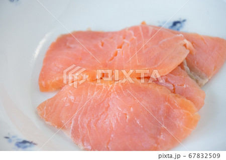 スモークサーモン 67832509
