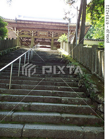 仁王門へ続く階段 仁王門へ続く階段 67834221
