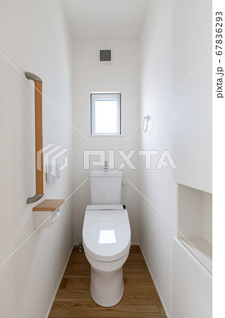 Politiebureau Dicht Beugel Interior and storage of a newly built toilet... - Stock Photo [67836293] -  PIXTA