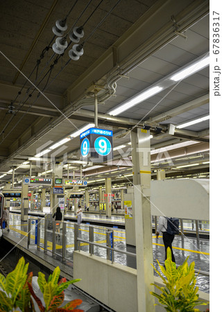 阪急梅田駅神戸線のりば案内表示 67836317