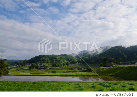 里山　農村風景　水田　棚田 67837051