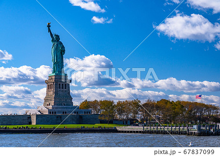 《ニューヨーク》自由の女神・アメリカの象徴 67837099