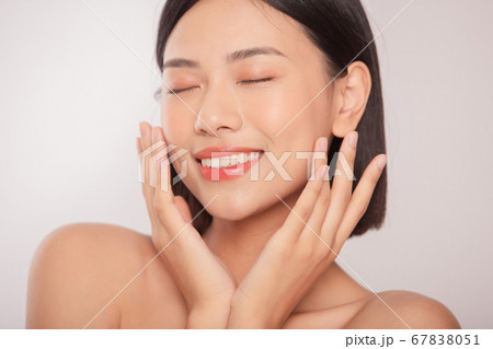 若い女性の美容ポートレート 若い女性の美容ポートレート 67838051