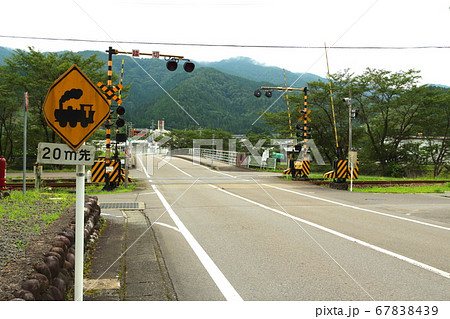 踏切のレトロ標識（長良川鉄道 蒸気機関車Ver.）の写真素材 [67838439