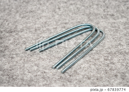 曲げたカットボルト 67839774