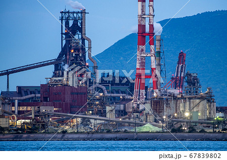 美しい北九州工業地帯の夕暮れ【福岡県北九州市】 美しい北九州工業地帯の夕暮れ【福岡県北九州市】 67839802