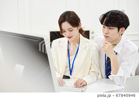 ビジネス 女性 女 67840946