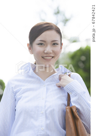 営業職のOL 営業職のOL 67842421