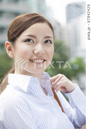 営業職のOL 営業職のOL 67842429