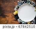 食器とドライフラワー 67842510