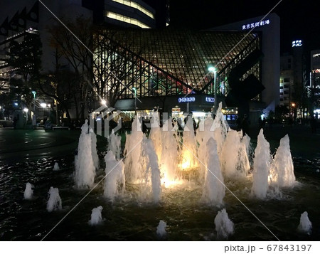 池袋西口公園の噴水 池袋西口公園の噴水 67843197