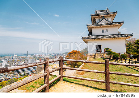 Marugame castle and cityscape in Kagawa, Japan 67843998