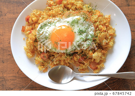 目玉焼きのせドライカレー 目玉焼きのせドライカレー 67845742