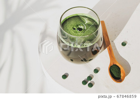 Spirulina or chlorella. Green food supplement.の写真素材 [67846859] - PIXTA