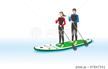 スタンドアップパドルボード を漕ぐカップル 67847341