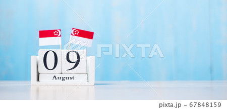 Wooden calendar of August 9th with miniature 67848159