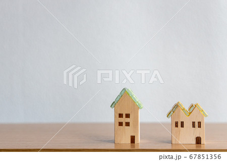 モザイクガラスのお屋根の小さなおうち 67851356