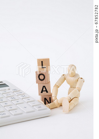 住宅ローンイメージ　デッサン人形 67852782