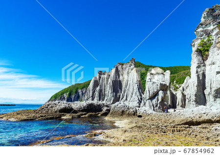 【青森県下北半島佐井村】仏ヶ浦は緑色凝灰岩がつくる大小さまざまな奇岩が集まり極楽浄土の景観 67854962