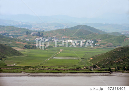 畑 田舎 風景 67858405