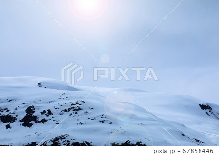雪の山 雪山 ゆきやま 67858446