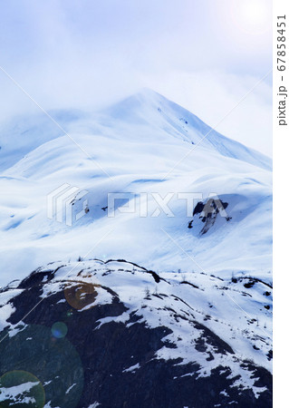 雪の山 雪山 ゆきやま 67858451
