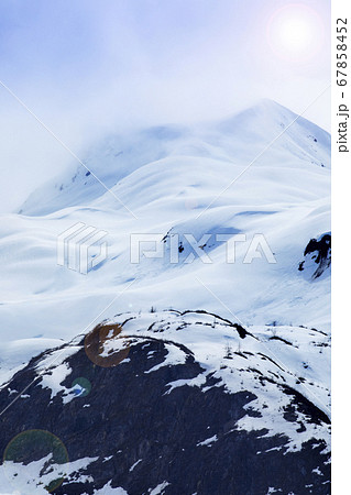 雪の山 雪山 ゆきやま 67858452