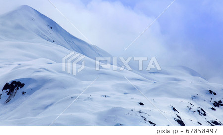 雪の山 雪山 ゆきやま 67858497