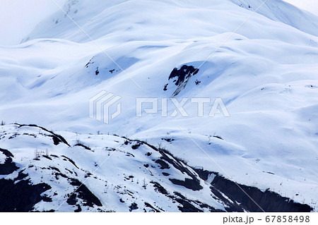 雪の山 雪山 ゆきやま 67858498