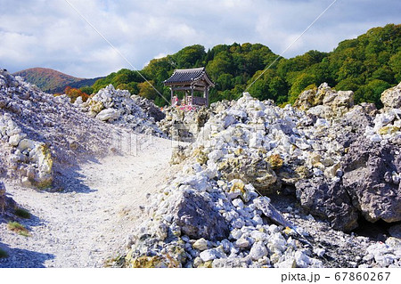 青森県 霊場恐山 賽の河原と慈覚大師堂 青森県 霊場恐山 賽の河原と慈覚大師堂 67860267