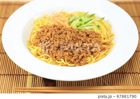美味しい冷やしタンタン麺 67861790