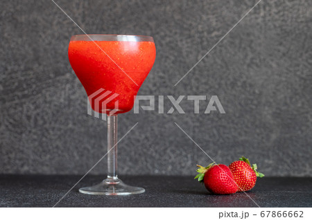 Classic Strawberry Margarita 67866662