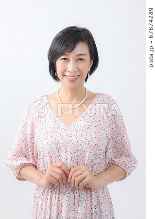 シニア層 ウエディングドレス姿 中高年ウエディング 婚活 シニア層 ウエディングドレス姿 中高年ウエディング 婚活 67874289