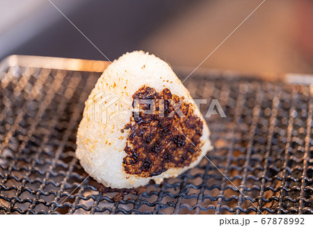 七輪で焼く大きな味噌焼きおにぎり 七輪で焼く大きな味噌焼きおにぎり 67878992