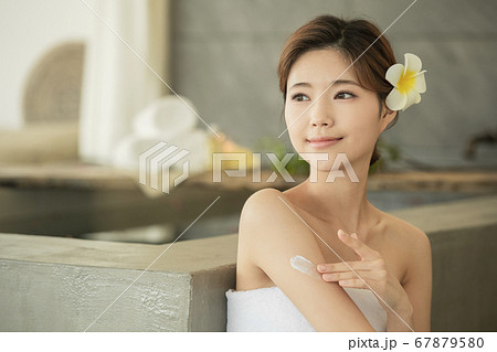 女性 女 女の子 67879580