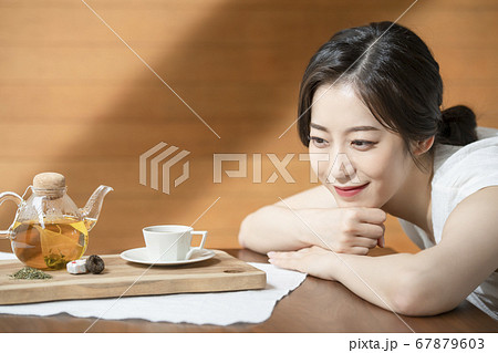 ライフスタイル 女性 女 67879603